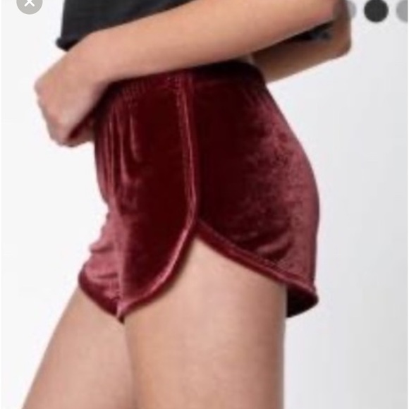 Brandy Melville shorts Lissette lounge velvet black. One size fits all! - Picture 3 of 3